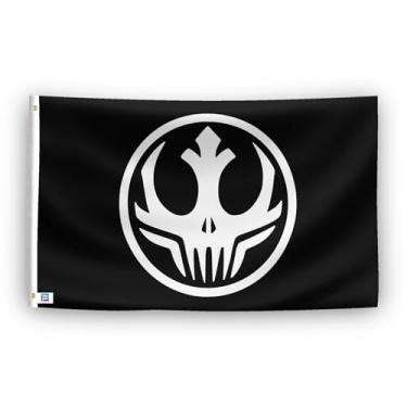 Imagem de Bandeira com emblema de caveira alada Dark Side Alliance - Faixa externa e interna de poliéster de alta durabilidade, resistente ao desbotamento, à prova de intempéries