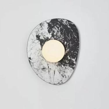 Imagem de WLHAZMWY Candeeiro de parede nórdico moderno mármore arandela G9 base globo de vidro branco sombra pedra lâmpada com fio para quarto sala de estar (escuro)