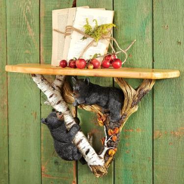 Imagem de Prateleira de parede de urso na árvore decoração de floresta negra