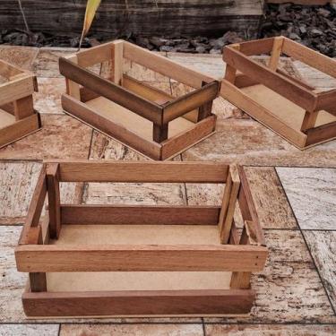 Imagem de Caixa Floreira Caixote Madeira ripada Medindo 23x14x10 - Léo Flores, M