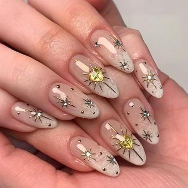 Imagem de 1 peça de unhas longas ovais nude – estrelas douradas e detalhes de coração 3D com strass de diamante, pontas francesas transparentes, géis luxuosos, carne, coloridos