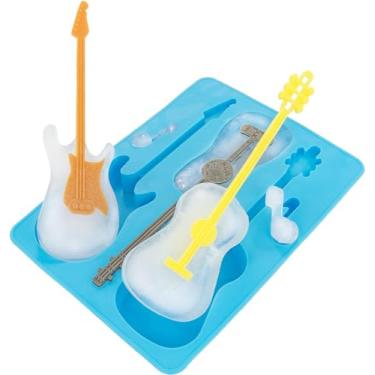 Imagem de Bandeja de cubo de gelo para guitarra acústica e elétrica – Fairly Odd Novelties – Molde com agitadores, presente de música, guitarra azul com agitadores, pacote com um