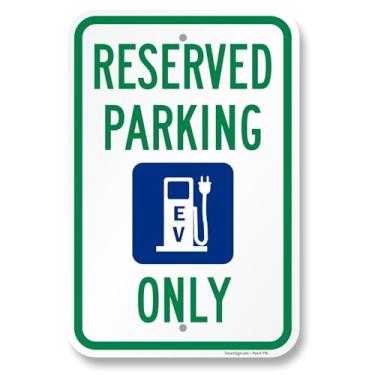 Imagem de SmartSign Placa de estacionamento reservada apenas EV de 45,7 x 30,5 cm com símbolo, composto de alumínio de 120 mil (ACM), material refletivo de grau de engenheiro, azul/verde e branco, fabricado nos