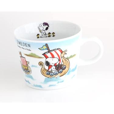Imagem de シミズ陶業(Shimizutougyou) Caneca Shimizu Pottery Snoopy World Travel Series Suécia