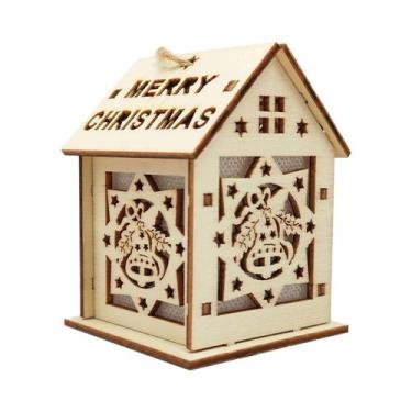 Imagem de Decorações De Natal Artesanais Em Madeira: Cabanas E Enfeites Festivos