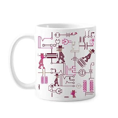 Imagem de Tomada com diagrama de circuito, caneca de cerâmica e porcelana para café