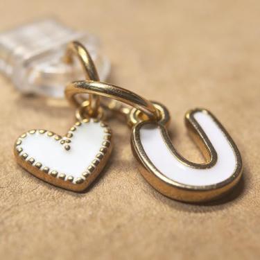 Imagem de 1 peça plugue de poeira tipo C letra branca, Kindle E-Reader acessório tipo C com coração letra U para amantes de livros, mulheres, mães, professores e amigos presentes (branco U)