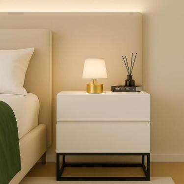 Imagem de mesa de cabeceira com 2 gavetas para quarto de casal branco design mod
