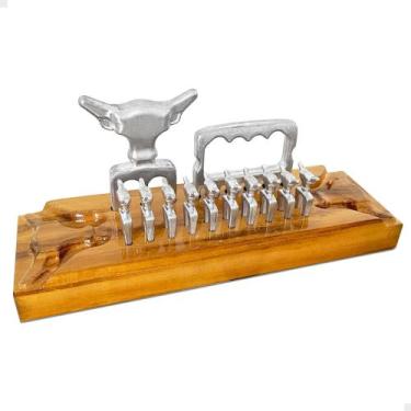 Imagem de Kit Garra De Urso Garfo Tridente Churrasco Com Suporte Base De Madeira