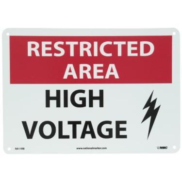 Imagem de NMC Placa de segurança RA11RB, legenda "Área restrita - ALTA TENSÃO" com gráfico", 35,5 cm de comprimento x 25,4 cm de altura, plástico rígido, preto/vermelho em branco