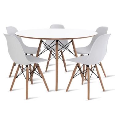 Imagem de Conjunto De Mesa De Jantar Eames Eiffel Redonda 110cm Tampo De Madeira Branco Com 5 Cadeiras Brancas