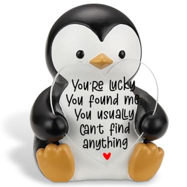 Imagem de SunyJone Presente de estatueta de casal de pinguim fofo, decoração de mesa de amor engraçado, você tem sorte você me encontrou lembrança de pinguim, presente de aniversário fofo de dia dos namorados
