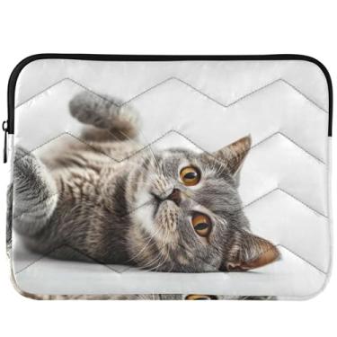 Imagem de Um gato deitado de costas isolado em uma linda capa para laptop para MacBook 13 polegadas capa protetora universal para computador de 13 a 14 polegadas