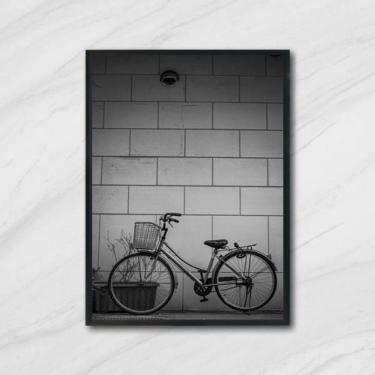 Imagem de Quadro Fotografia Bicicleta Muro 45X34Cm Com Vidro Preta