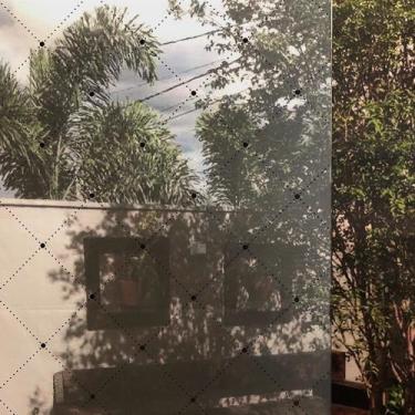 Imagem de Pelicula Adesiva para Vidro Blindex Pontos e Quadrados Preto 200x60cm 