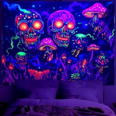 Imagem de Tapeçaria de Halloween Blacklight - tapeçaria de parede reativa UV que brilha no escuro, cena noturna de terror assustador com efeitos de esqueleto, castelo e neon, decoração estética tripla para