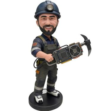 Imagem de Crypto Miner Bobblehead personalizado - presente personalizado para entusiastas de criptografia | Estatueta exclusiva de mineiro Blockchain com picareta GPU, presente ideal de aniversário/feriado para