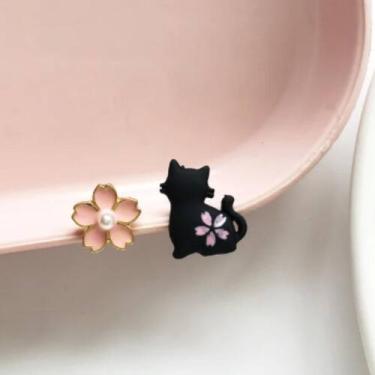 Imagem de Brinco gato preto branco flor pequeno inox segundo furo feminino delic
