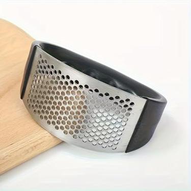 Imagem de Balancim de espremedor de alho - triturador de alho de aço inoxidável, triturador de alho preto com descascador, novo picador de alho inovador com descascador e raspador para esmagar alho