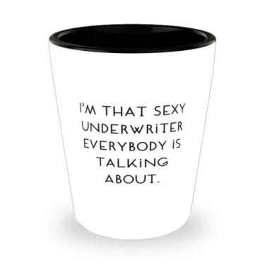 Imagem de Presentes inapropriados para Underwriter, I'm That Sexy Underwriter Everybody is Talking About, Copo de dose de Natal exclusivo de colegas