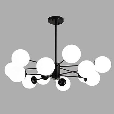 Imagem de Lustre moderno preto com múltiplas lâmpadas e cúpulas de vidro branco, ideal para iluminação de teto em ambientes internos, como quarto, sala de estar, cozinha, ilha ou mesa de jantar.