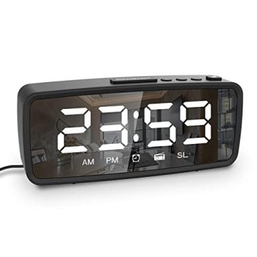 Imagem de Relógio de Alarme Digital 5 1 com Rádio FM Timer Sono Volume Ajustável 3 Níveis Dimmer Modo Escuro Formato 12 24H para Quarto Mesa Cabeceira Escrivaninha
