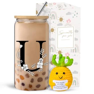 Imagem de Copo de vidro com inicial monograma com tampas e canudos, conjunto de presente personalizado com boneca, xícara de café gelado de 473 ml para mulheres, presente de aniversário, Natal, Dia das Mães