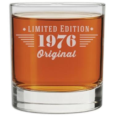 Imagem de Spotted Dog Company Copo de uísque gravado vintage 1976 - Presentes de aniversário de 50 anos para homens - Cheers to 50 anos - Decorações de 50º aniversário - Scotch Bourbon Him Dad Women Anniversary