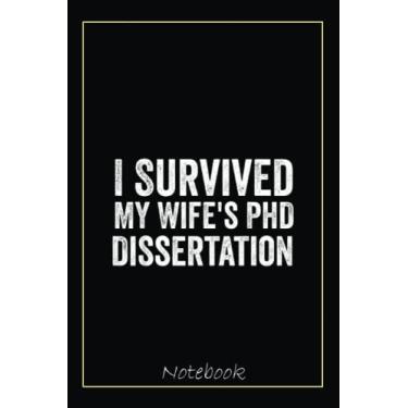 Imagem de Mens FUNNY I Survived My Wife's PhD Dissertation Notebook: Graduation Gift Diary For Notes, Congratulations, Graduate Journal, Gold Graduate Gifts, Graduation Journal, 6x9 college ruled notebook