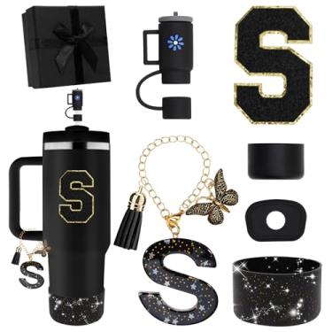 Imagem de Miglaja Acessórios pretos para copos Stanley 850.5 g 1,134.0 g, todos os acessórios caixa de presente contêm topo de palha de flor, bota de silicone, adesivos de letras e pingentes, conjunto de tampa