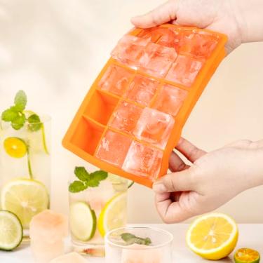 Imagem de Bandeja de gelo de silicone com 15 cubos, livre de BPA, pode ser lavada na lava-louças – molde de gelo de fácil liberação (laranja)