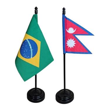 Imagem de Bandeiras de Mesa Brasil e Nepal, 26cm Altura, 18x11cm, Tecido Oxford, Base Plástica, Decoração para Escritório e Eventos