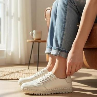 Imagem de Tênis Feminina Feito em Couro Bottero Com Zíper Na Lateral-Feminino