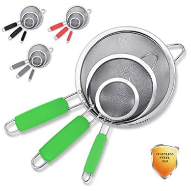 Imagem de Pacote com 3 coadores de malha extrafinos de aço inoxidável 18/8, peneiras grandes, médias e pequenas com alças confortáveis e antiderrapantes, ideal para macarrão, arroz, chá, espaguete, quinoa,