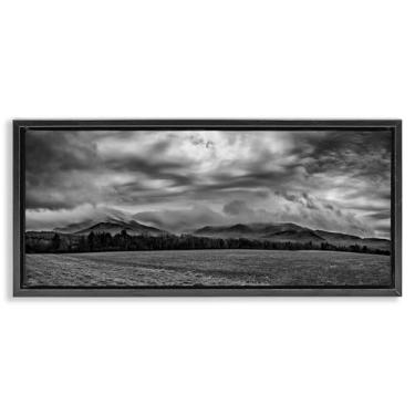 Imagem de Stupell Industries Arte de parede em tela flutuante com moldura dourada dramática de céus distantes, design de James Rodewald, 35 x 78 cm