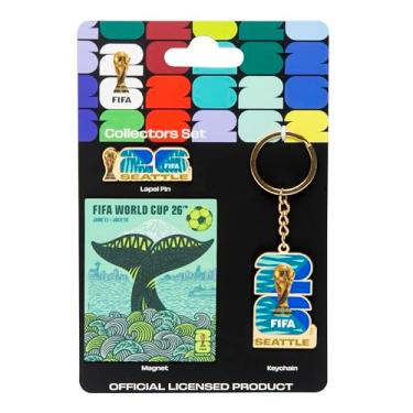 Imagem de HONAV Conjunto de colecionador da Copa do Mundo da FIFA Seattle – Equipamento oficial da Copa do Mundo da FIFA – Inclui alfinete de lapela, chaveiro e ímã – Ótimo para fãs – Celebra sua cidade