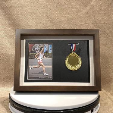 Imagem de Moldura De Exibição De Medalha, Molduras De Fotos De Caixa 3d De Medalha Esportivamoldura De Foto De Imagem Com Certificado Personalizado Com Título, Brown, 1 medal + 6 inch photo
