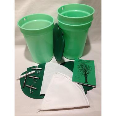 Imagem de Kit de xarope de bordo premium Liberty Supply – 3 baldes com tampas, 3 pontas inoxidáveis, brocas, 2 filtros e guia para açúcar de bordo