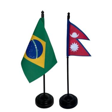 Imagem de Kit Bandeiras de Mesa Brasil e Nepal, Base e Haste em Plástico Preto, Tecido Oxford, Uma Face
