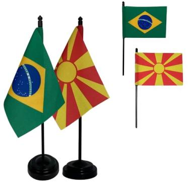 Imagem de Kit Bandeiras de Mesa Brasil e Macedônia do Norte, Base e Haste em Plástico Preto, Tecido Oxford, Uma Face