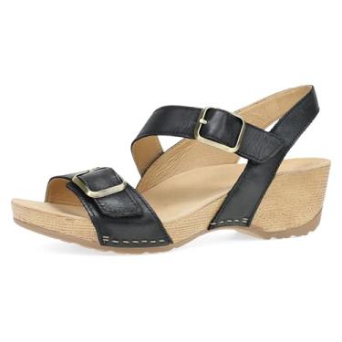 Imagem de Dansko Sandália feminina Trinity Wedge – Palmilha contornada para conforto e suporte o dia todo – Alça de velcro com detalhe de fivela – Sola de borracha leve, Preto, 7.5-8