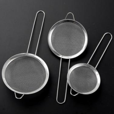 Imagem de Conjunto 3 Peneiras em Aço Inox Super Resistente, com Suporte para Panelas e Travessas Ótimo para Coar e Polvilhar Prático, Durável, Uso em Lava Louças e de Fácil Manuseio P, M e G - Premium