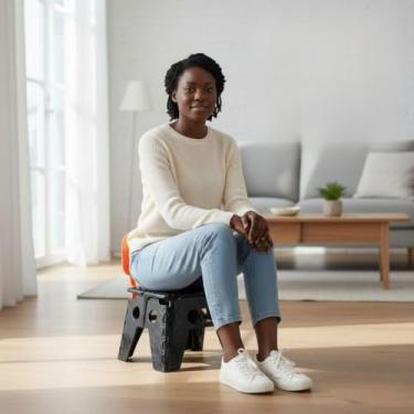 Imagem de Banquinho C/Encosto Dobrável Infantil Portátil com Alça, Plástico Durável na Cor Preta, Estrutura Reforçada – Suporta 100kg