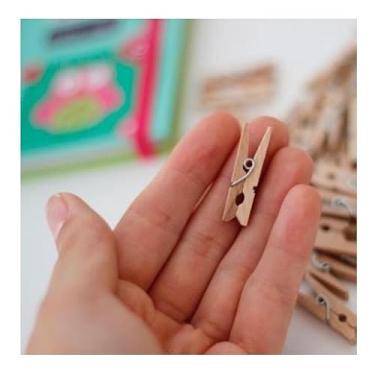 Imagem de Kit Com 200 Mini Prendedor Pregador Cor Madeira 2,5 Cm Varal Fotos Artes Artesanato Lembrancinhas - Para Artesanato, Scrapbook, Embalagens e Organização - Newz