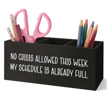 Imagem de VIIJJUE Porta-lápis de madeira para escritório, engraçado, sarcástico, mordaça sarcástica, presentes de escritório para colegas de trabalho, mulheres, homens, sem crise, placa organizadora de mesa