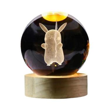 Imagem de Bola de Cristal 3D Pikachu 6cm - Luminária Noturna com Base de Madeira