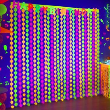 Imagem de Suprimentos de festa Mega-L que brilham no escuro, pacote com 2 decorações de festa de coração neon 1 x 2 m fúcsia, cortinas de franja de alumínio amarelo e laranja, suporte para cabine de fotos