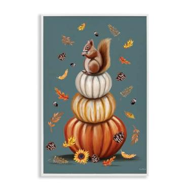 Imagem de Stupell Industries Arte giclée emoldurada branca Squirrel Atop Pumpkin Stack, design por Elizabeth Tyndall, 40,6 x 61 cm
