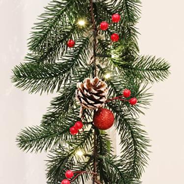 Imagem de Kurala Guirlanda de Natal de 1,8 m, operada por bateria, 8 modos de iluminação, guirlanda de Natal iluminada com 40 LEDs, pinhas, frutas vermelhas, sinos