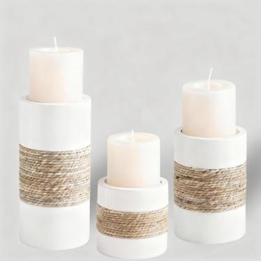 Imagem de HuiDao Castiçal de madeira, 3 peças de castiçais rústicos para velas de pilar, castiçais decorativos com detalhe de corda natural, suporte de vela de fazenda de madeira envelhecido grande para mesa de